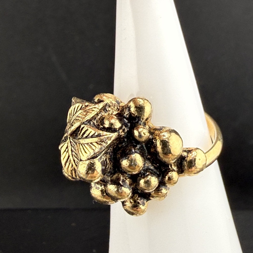 Vintage Sarah Coventry Ring Gold Tone Adjustable Golden Grapes Size 5.5